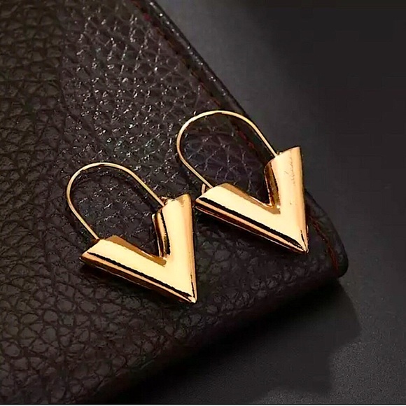 Jewelry - ⚜️[𝟯/$𝟮𝟴]⚜️Gold Triangle Simple Earrings NEW
